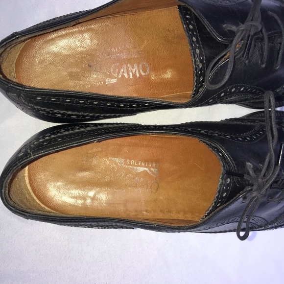 Salvatore Ferragamo Black Wing-Tip Size 9 - Picture 3 of 6